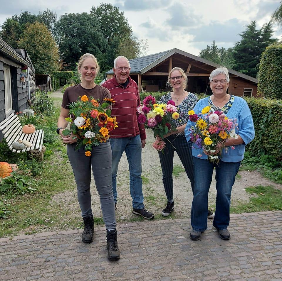 Dit zijn wij als familie, aan het einde van het plukseizoen. 